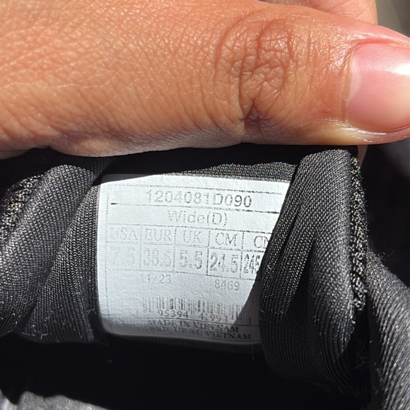 Brooks Glycerine 21 Women’s Black and White Athletic Shoes - Picture 7 of 8